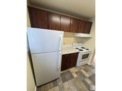 11540 139 Av Nw, Edmonton, AB - Indoor Photo Showing Kitchen