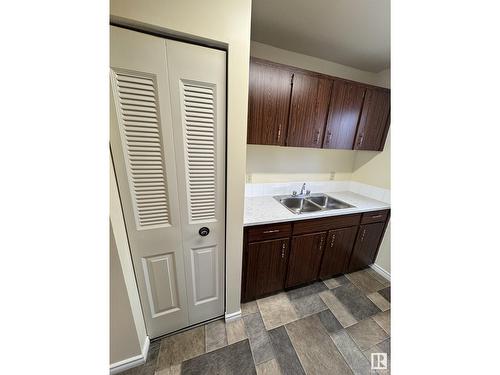 11540 139 Av Nw, Edmonton, AB - Indoor Photo Showing Kitchen With Double Sink