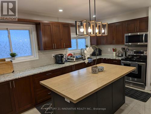 7326 Redfox Road, Mississauga, ON - Indoor Photo Showing Kitchen