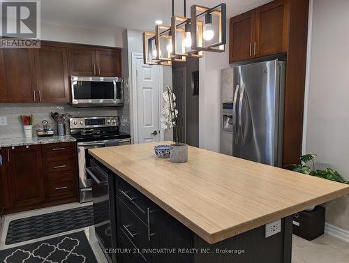 7326 Redfox Road, Mississauga, ON - Indoor Photo Showing Kitchen