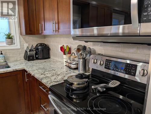 7326 Redfox Road, Mississauga, ON - Indoor Photo Showing Kitchen