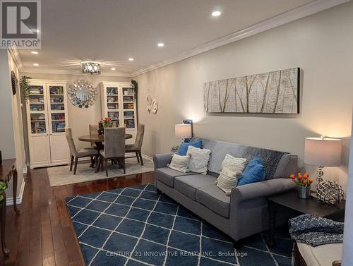 7326 Redfox Road, Mississauga, ON - Indoor Photo Showing Living Room