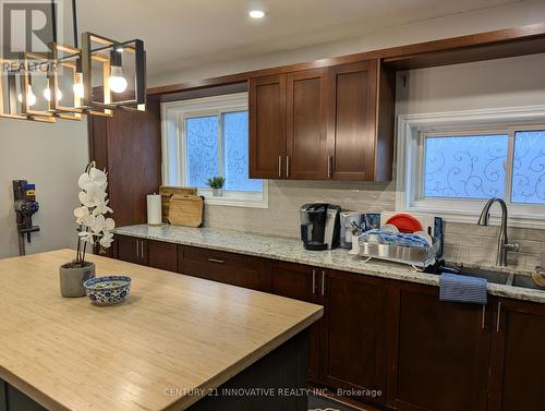 7326 Redfox Road, Mississauga, ON - Indoor Photo Showing Kitchen