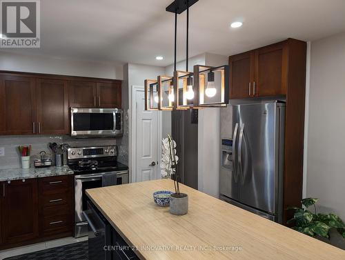 7326 Redfox Road, Mississauga, ON - Indoor Photo Showing Kitchen With Stainless Steel Kitchen