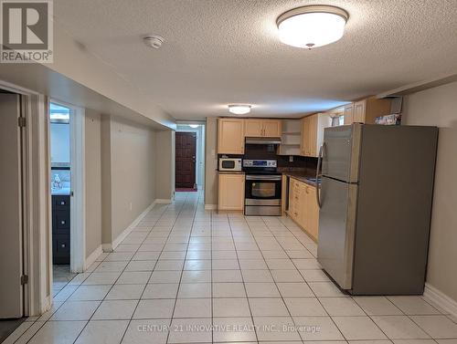 7326 Redfox Road, Mississauga, ON - Indoor Photo Showing Kitchen