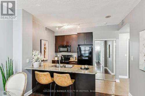 3010 - 4070 Confederation Parkway, Mississauga, ON - Indoor Photo Showing Kitchen