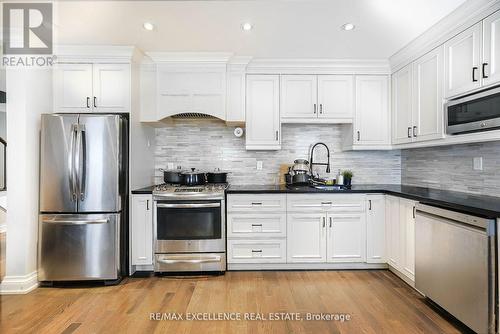 206 Drummond Drive, Vaughan, ON - Indoor Photo Showing Kitchen With Stainless Steel Kitchen With Upgraded Kitchen