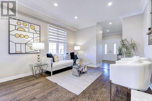 22 Kawana Road W, Brampton, ON - Indoor Photo Showing Living Room