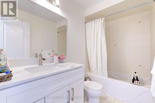 22 Kawana Road W, Brampton, ON - Indoor Photo Showing Bathroom