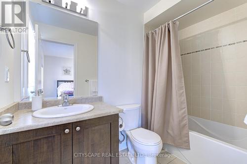 22 Kawana Road W, Brampton, ON - Indoor Photo Showing Bathroom