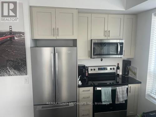 246 - 5055 Greenlane Road, Lincoln, ON - Indoor Photo Showing Kitchen