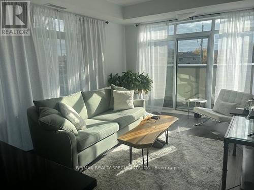 246 - 5055 Greenlane Road, Lincoln, ON - Indoor Photo Showing Living Room