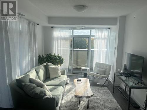 246 - 5055 Greenlane Road, Lincoln, ON - Indoor Photo Showing Living Room