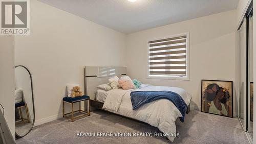 409 Provident Way, Hamilton, ON - Indoor Photo Showing Bedroom