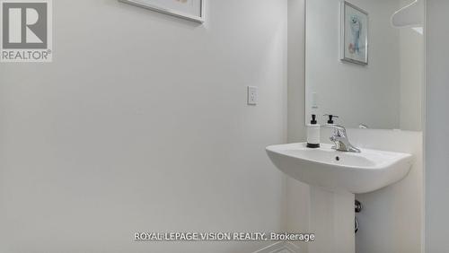 409 Provident Way, Hamilton, ON - Indoor Photo Showing Bathroom