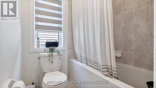 409 Provident Way, Hamilton, ON - Indoor Photo Showing Bathroom