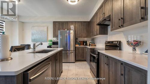 409 Provident Way, Hamilton, ON - Indoor Photo Showing Kitchen