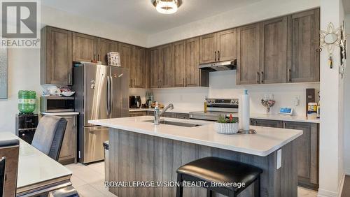 409 Provident Way, Hamilton, ON - Indoor Photo Showing Kitchen