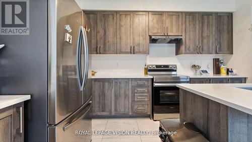 409 Provident Way, Hamilton, ON - Indoor Photo Showing Kitchen