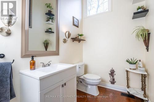 6 Arcade Crescent, Hamilton, ON - Indoor Photo Showing Bathroom