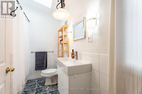 6 Arcade Crescent, Hamilton, ON - Indoor Photo Showing Bathroom