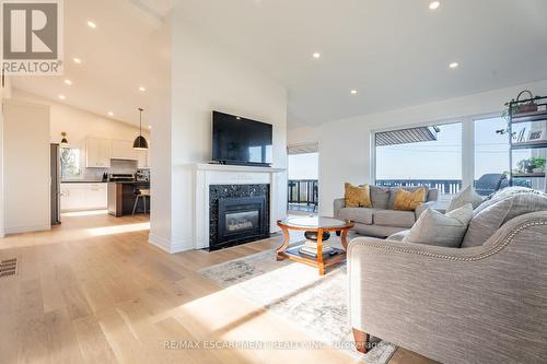 6 Arcade Crescent, Hamilton, ON - Indoor Photo Showing Living Room With Fireplace