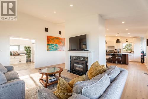 6 Arcade Crescent, Hamilton, ON - Indoor Photo Showing Living Room With Fireplace