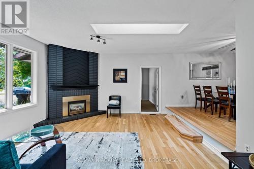 404 Line 2 Road, Niagara-On-The-Lake, ON - Indoor Photo Showing Living Room With Fireplace