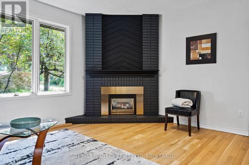 404 Line 2 Road, Niagara-On-The-Lake, ON - Indoor Photo Showing Living Room With Fireplace