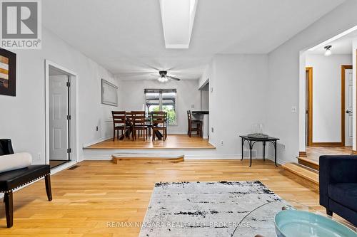 404 Line 2 Road, Niagara-On-The-Lake, ON - Indoor Photo Showing Living Room