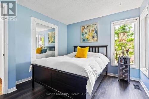 404 Line 2 Road, Niagara-On-The-Lake, ON - Indoor Photo Showing Bedroom