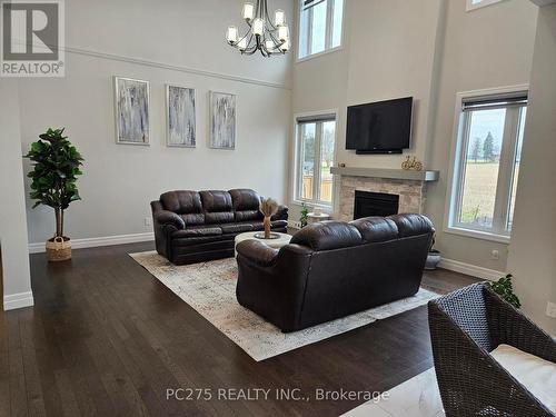 94 Beech Boulevard, Tillsonburg, ON - Indoor Photo Showing Living Room With Fireplace