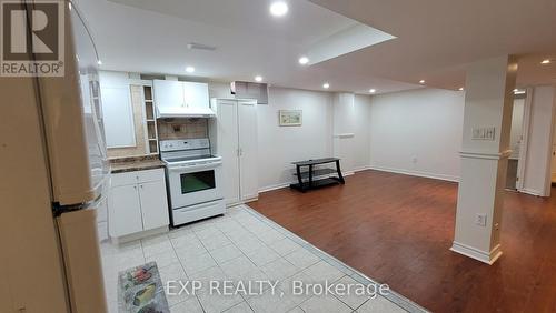 Bsmt - 3298 Cambourne Crescent, Mississauga, ON - Indoor Photo Showing Kitchen