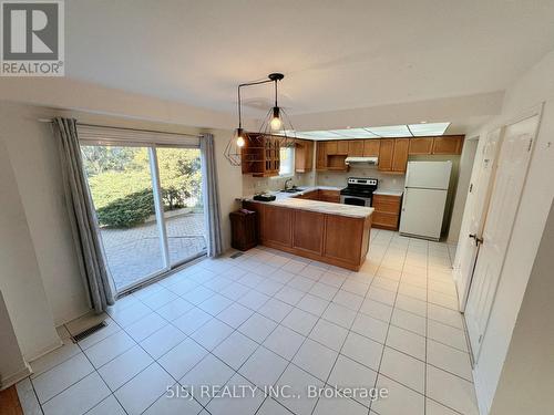 556 Village Parkway, Markham, ON - Indoor Photo Showing Kitchen