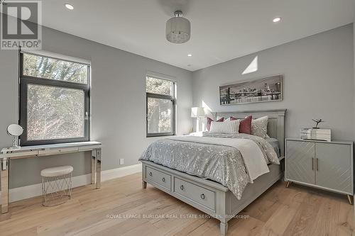 136 Avondale Court, Burlington, ON - Indoor Photo Showing Bedroom