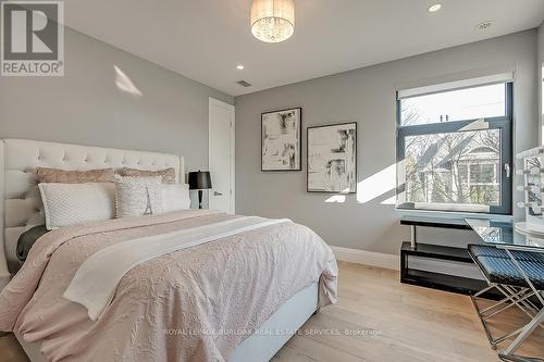 136 Avondale Court, Burlington, ON - Indoor Photo Showing Bedroom