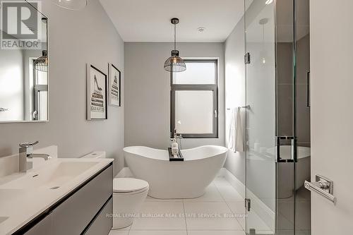 136 Avondale Court, Burlington, ON - Indoor Photo Showing Bathroom