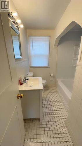 8 Rivercrest Drive, St. Catharines (461 - Glendale/Glenridge), ON - Indoor Photo Showing Bathroom