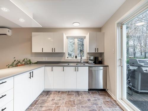 Kitchen - 650 Rue Du Mimosa, Saint-Amable, QC - Indoor Photo Showing Kitchen With Double Sink