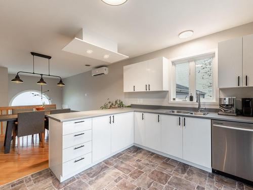 Kitchen - 650 Rue Du Mimosa, Saint-Amable, QC - Indoor Photo Showing Kitchen With Double Sink