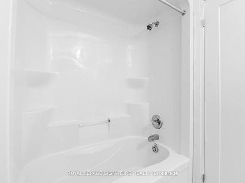 17 Laguna Village Cres, Hamilton, ON - Indoor Photo Showing Bathroom