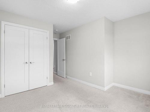 17 Laguna Village Cres, Hamilton, ON - Indoor Photo Showing Other Room