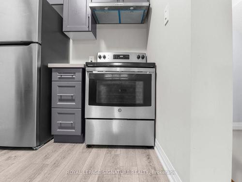 17 Laguna Village Cres, Hamilton, ON - Indoor Photo Showing Kitchen