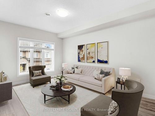 17 Laguna Village Cres, Hamilton, ON - Indoor Photo Showing Living Room