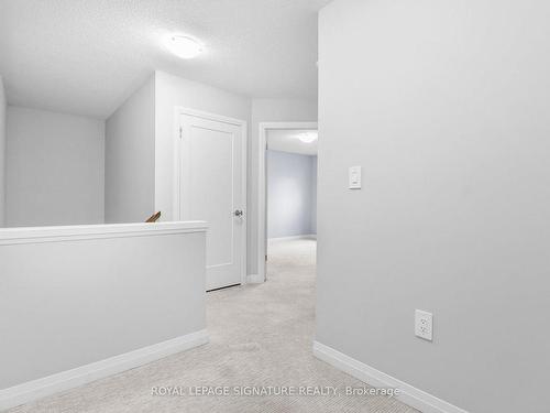 17 Laguna Village Cres, Hamilton, ON - Indoor Photo Showing Other Room