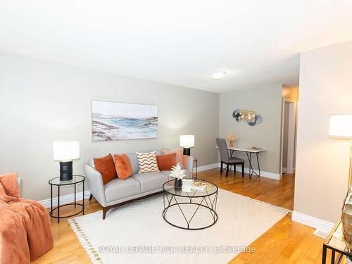 223 Simon St, Shelburne, ON - Indoor Photo Showing Living Room