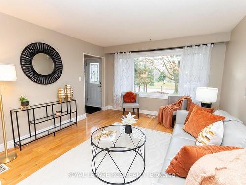 223 Simon St, Shelburne, ON - Indoor Photo Showing Living Room