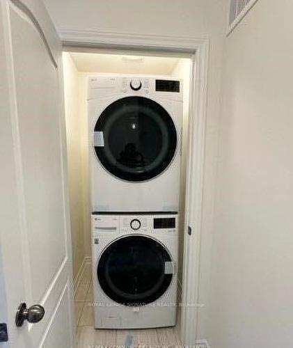 31 Honey Crisp Lane, Clarington, ON - Indoor Photo Showing Laundry Room