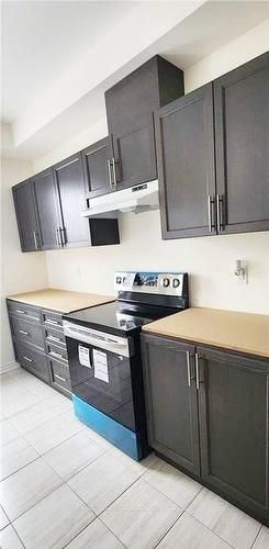 31 Honey Crisp Lane, Clarington, ON - Indoor Photo Showing Kitchen