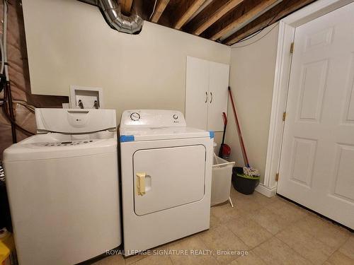 Bsmnt-7 Gamble Glen Cres, Richmond Hill, ON - Indoor Photo Showing Laundry Room